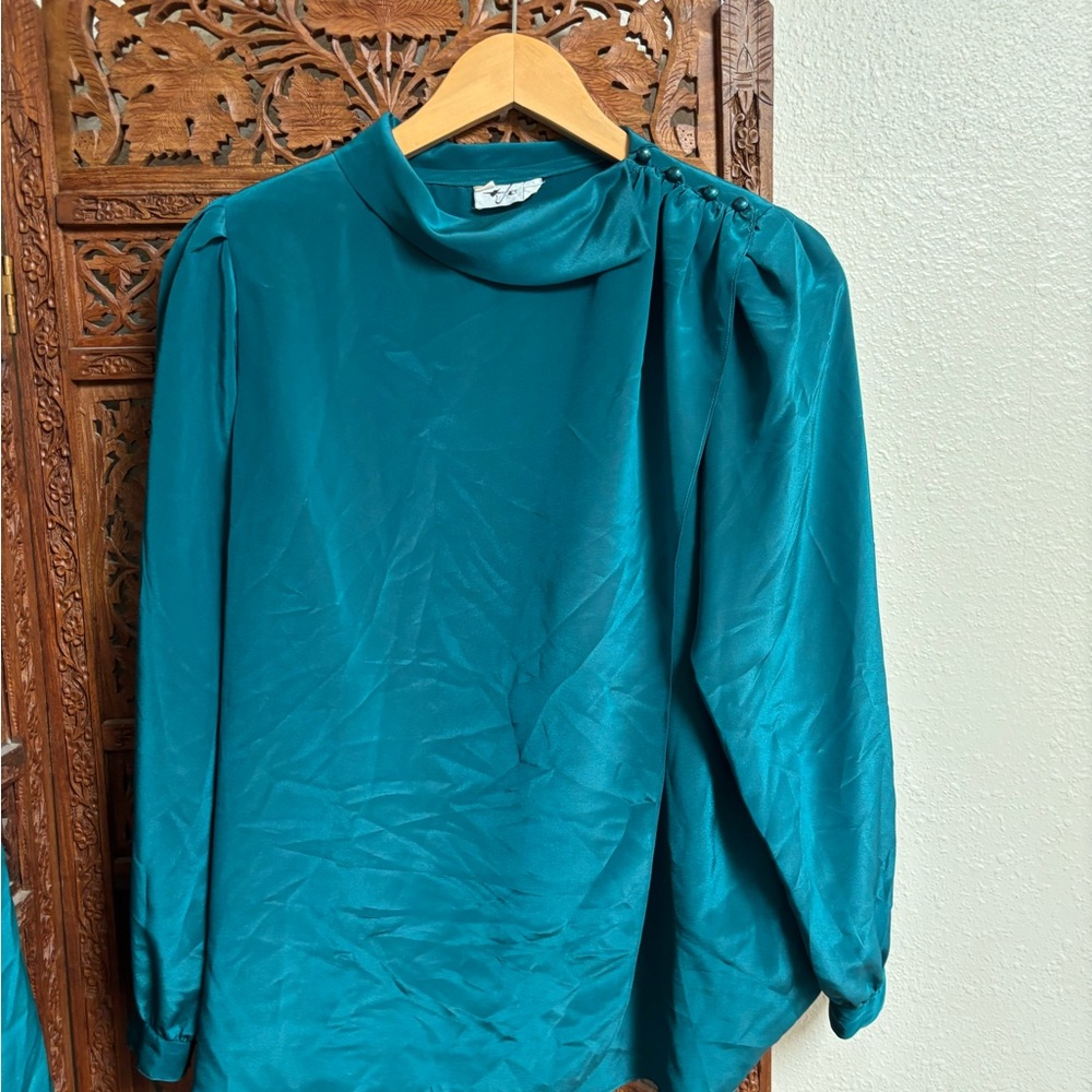 Elegant Sill Teal Women’s Top & Short Set